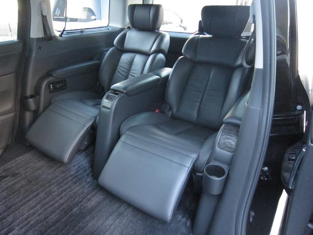 エルグランド ＶＩＰ　２列仕様車　４人乗り　後席パワーシートパッケージ　４ＷＤ　ＯＰキャビネット後席ＶＩＰ本革シートＬＥＤ電動ステップインテリジェントクルーズ踏み間違い衝突防止アシストＷサンルーフＨＤＤナビ後席エンターテイメントアラウンドビューモニタースマートルームミラー（69枚目）