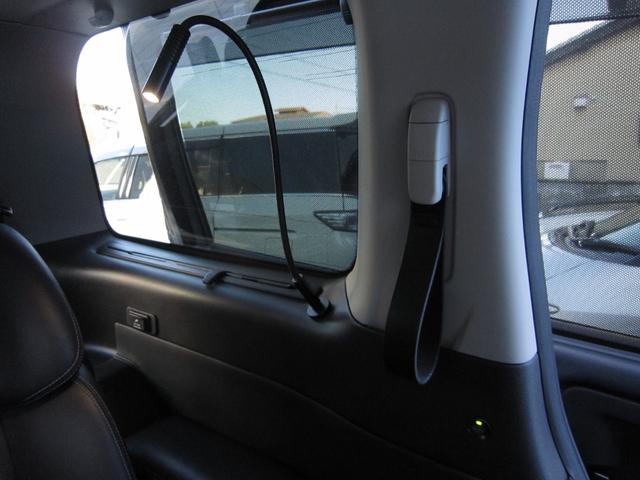 エルグランド ＶＩＰ　２列仕様車　４人乗り　後席パワーシートパッケージ　４ＷＤ　ＯＰキャビネット後席ＶＩＰ本革シートＬＥＤ電動ステップインテリジェントクルーズ踏み間違い衝突防止アシストＷサンルーフＨＤＤナビ後席エンターテイメントアラウンドビューモニタースマートルームミラー（75枚目）