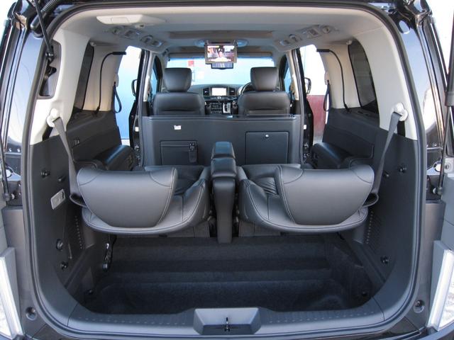 エルグランド ＶＩＰ　２列仕様車　４人乗り　後席パワーシートパッケージ　４ＷＤ　ＯＰキャビネット後席ＶＩＰ本革シートＬＥＤ電動ステップインテリジェントクルーズ踏み間違い衝突防止アシストＷサンルーフＨＤＤナビ後席エンターテイメントアラウンドビューモニタースマートルームミラー（78枚目）