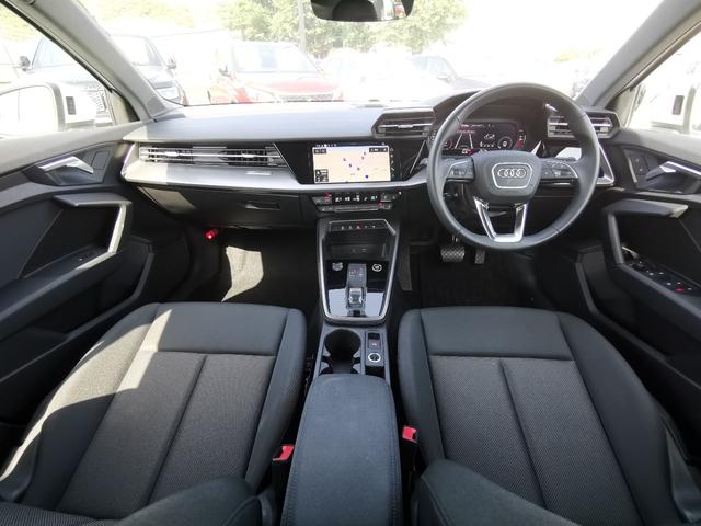 Ａ３ スポーツバック３０ＴＦＳＩ　クリアランスソナー　禁煙　ＡＢＳ　リアビューカメラ　横滑り防止装置　地デジＴＶ　キーレス　レーンアシスト　ＥＴＣ２．０　シートヒーター　メモリーナビ　アイドリング　スマートキーシステム　衝突軽減Ｂ（2枚目）