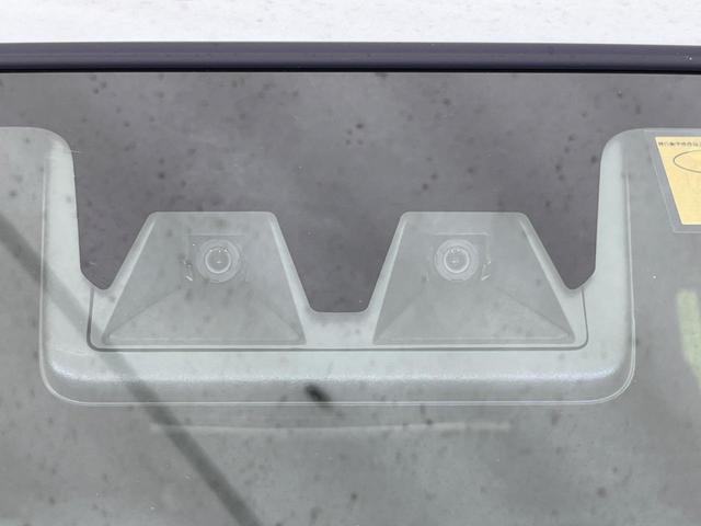 X 届出済未使用車 衝突軽減 パノラマルーフ 電子パーキング クリアナンスソナー バックカメラ オートマチックハイビームスマートキー アイドリングストップ 電動格納ミラー 盗難防止装置 横滑り防止装置(4枚目)