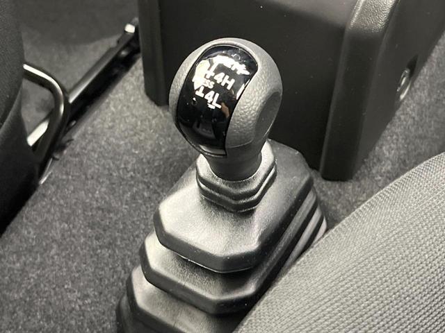 ジムニー XC 4WD 届出済未使用車 衝突軽減装置 シートヒーター コーナセンサー スマートキー LEDヘッド クルコン オートライト オートエアコン 純正16インチアルミホイール 革巻きステアリング フォグライト(3枚目)