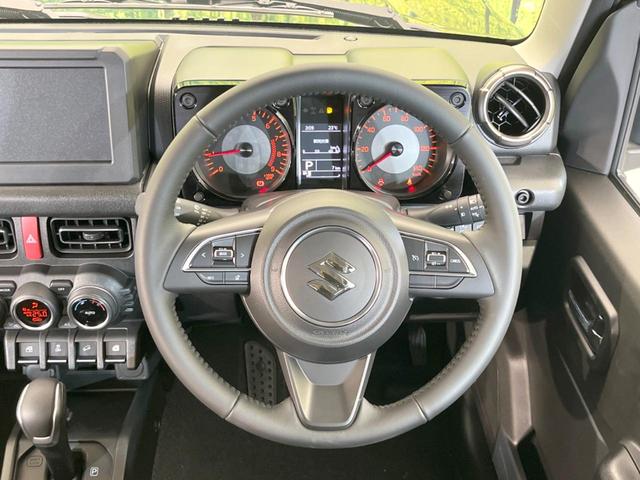 ジムニー XC 4WD 届出済未使用車 衝突軽減装置 シートヒーター コーナセンサー スマートキー LEDヘッド クルコン オートライト オートエアコン 純正16インチアルミホイール 革巻きステアリング フォグライト(11枚目)
