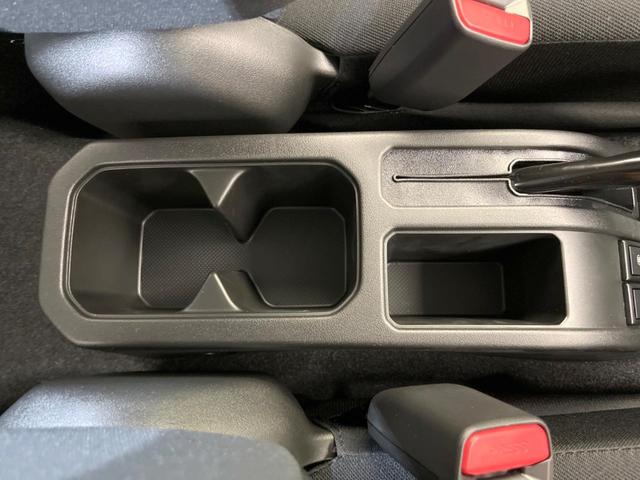ジムニー XC 4WD 届出済未使用車 衝突軽減装置 シートヒーター コーナセンサー スマートキー LEDヘッド クルコン オートライト オートエアコン 純正16インチアルミホイール 革巻きステアリング フォグライト(35枚目)