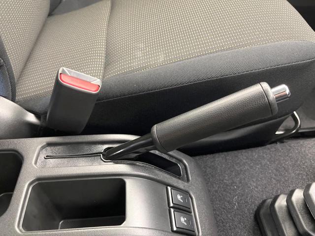 ジムニー XC 4WD 届出済未使用車 衝突軽減装置 シートヒーター コーナセンサー スマートキー LEDヘッド クルコン オートライト オートエアコン 純正16インチアルミホイール 革巻きステアリング フォグライト(36枚目)