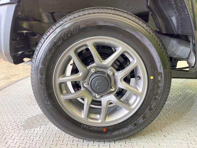 ジムニー XC 4WD 届出済未使用車 衝突軽減装置 シートヒーター コーナセンサー スマートキー LEDヘッド クルコン オートライト オートエアコン 純正16インチアルミホイール 革巻きステアリング フォグライト(46枚目)