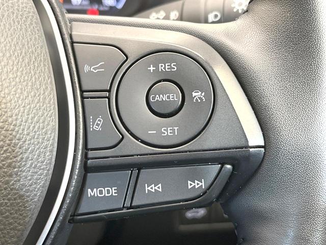 【レーダークルーズコントロール】高速道路での長距離走行が楽に！！自動で速度を保つクルーズコントロールが、衝突軽減システムと連携し、前方の車両を感知して車間を保つように速度調節してくれます！！