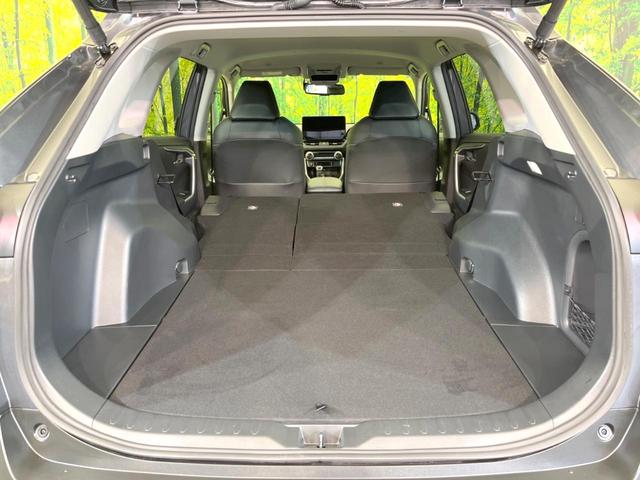 積み下ろしのしやすいデッキにはたっぷりと荷物を積み込んでいただけます。遊びから仕事まで、様々なシーンで頼れます♪