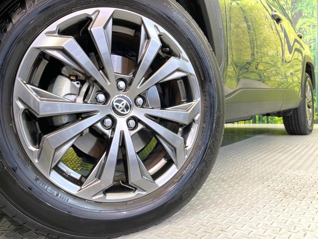 【純正１８インチアルミホイール】外観にマッチした純正アルミホイールを装着しております。各種社外アルミホイールや、スタッドレスタイヤも取扱いしております。是非ご相談ください♪