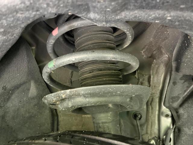 お車を安心してお乗りいただく為には、足回りの定期点検が欠かせません。サービスサポート（有償保証）では無料点検もご提供しており、安心のカーライフをお過ごしいただけるサポート体制が整っています。