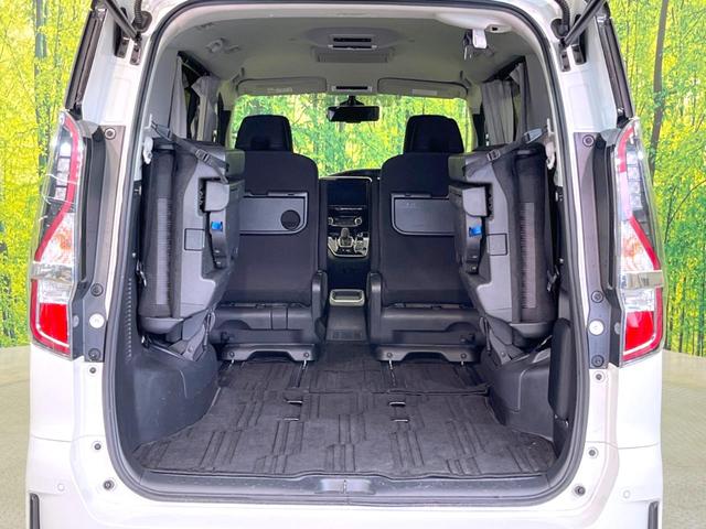 セレナ ｅ－パワー　ハイウェイスターＶ　両側電動　後席モニター　純正１０型ナビ　全周囲カメラ　プロパイロット　デジタルミラー　リアオートエアコン　ＥＴＣ　ドラレコ　オートエアコン　オートライト　電子パーキング　ＬＥＤヘッド（11枚目）