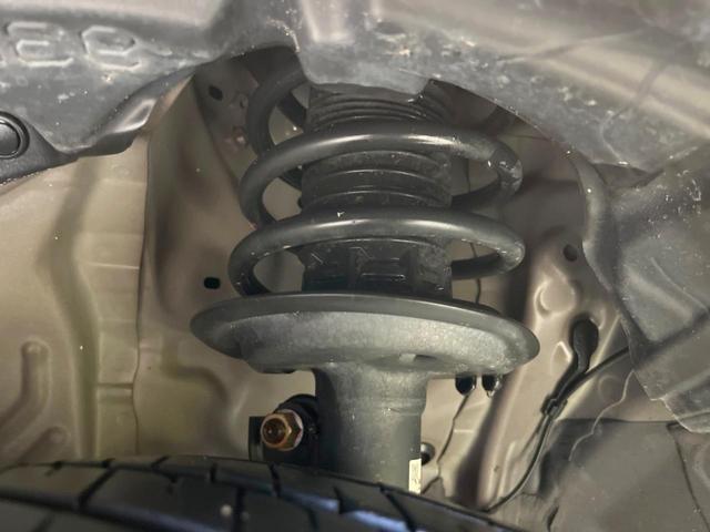 アクア G 純正SDナビ バックカメラ 衝突被害軽減システム 禁煙車 コーナーセンサー スマートキー LEDヘッド ビルトインETC オートハイビーム オートライト オートエアコン 純正15インチアルミ(27枚目)