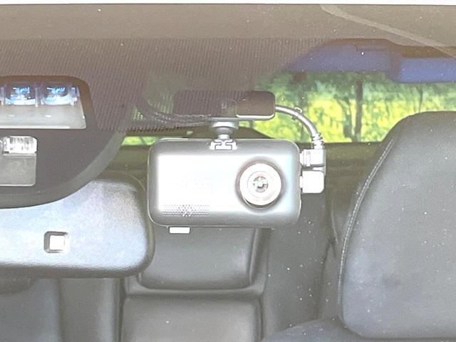 ヴェゼル ハイブリッドZ 純正8型ナビ バックカメラ 禁煙車 レザーシート ドラレコ スマートキー LEDヘッド ETC クルコン オートライト デュアルエアコン 純正17インチアルミ Bluetooth CD DVD再生(27枚目)