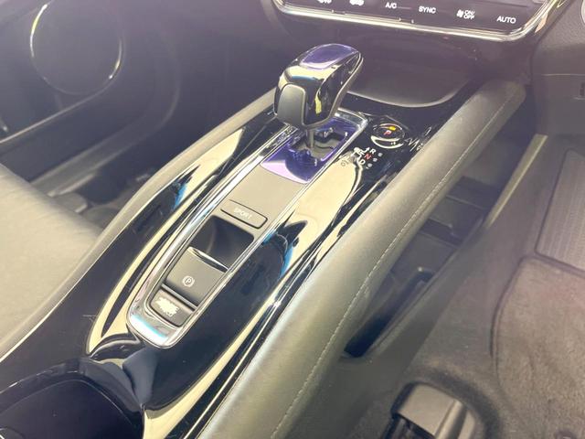 ヴェゼル ハイブリッドZ 純正8型ナビ バックカメラ 禁煙車 レザーシート ドラレコ スマートキー LEDヘッド ETC クルコン オートライト デュアルエアコン 純正17インチアルミ Bluetooth CD DVD再生(30枚目)