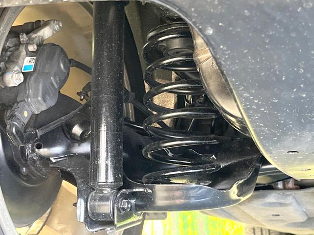 ヴェゼル ハイブリッドZ 純正8型ナビ バックカメラ 禁煙車 レザーシート ドラレコ スマートキー LEDヘッド ETC クルコン オートライト デュアルエアコン 純正17インチアルミ Bluetooth CD DVD再生(42枚目)