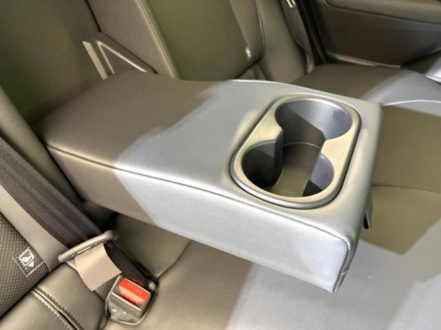 プリウス Z 全周囲カメラ 衝突軽減 100V電源 レーダークルーズ 電動リアゲート レザー調シート シートベンチレーション パワーシート コーナーセンサー スマートキー LEDヘッド ETC2.0(23枚目)