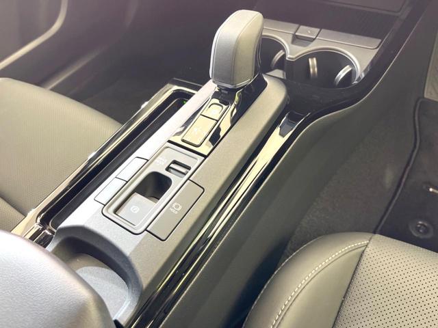 プリウス Z 全周囲カメラ 衝突軽減 100V電源 レーダークルーズ 電動リアゲート レザー調シート シートベンチレーション パワーシート コーナーセンサー スマートキー LEDヘッド ETC2.0(41枚目)