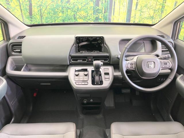 フリード e:HEVクロスター 登録済未使用車 両側電動ドア バックカメラ 衝突被害軽減システム レーダークルーズ ハーフレザーシート コーナーセンサー スマートキー LEDヘッド ルーフレール 車線逸脱警報 オートライト(2枚目)