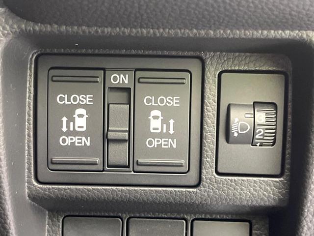 ステップワゴン e:HEVスパーダ 登録済未使用車 両側電動ドア 純正SDナビ 衝突被害軽減システム レーダークルーズ バックカメラ 電動リアゲート ハーフレザーシート コーナーセンサー LEDヘッド 車線逸脱警報 スマートキー(5枚目)