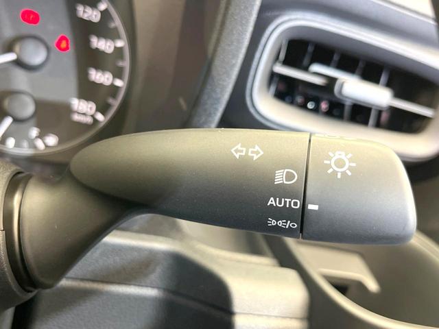 シエンタ ハイブリッドＸ　登録済未使用車　電動スライドドア　衝突被害軽減システム　レーダークルーズ　コーナーセンサー　スマートキー　ＬＥＤヘッド　オートハイビーム　オートライト　オートエアコン（6枚目）