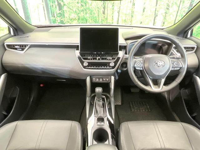 カローラクロス ハイブリッド Z パノラマルーフ 全周囲カメラ 10型ナビ付DA 衝突軽減 禁煙車 電動リアゲート ドラレコ コーナーセンサー LEDヘッド オートハイビーム オートライト デュアルエアコン Bluetooth(2枚目)
