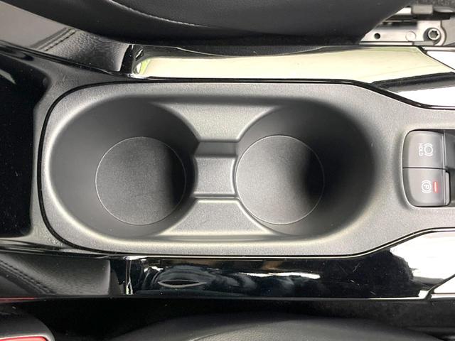 カローラクロス ハイブリッド Z パノラマルーフ 全周囲カメラ 10型ナビ付DA 衝突軽減 禁煙車 電動リアゲート ドラレコ コーナーセンサー LEDヘッド オートハイビーム オートライト デュアルエアコン Bluetooth(60枚目)