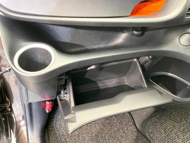 シエンタ ハイブリッドG 両側電動スライド 純正SDナビ 衝突被害軽減システム 禁煙車 スマートキー バックカメラ ビルトインETC オートライト オートハイビーム オートエアコン CD DVD再生 フルセグ(51枚目)