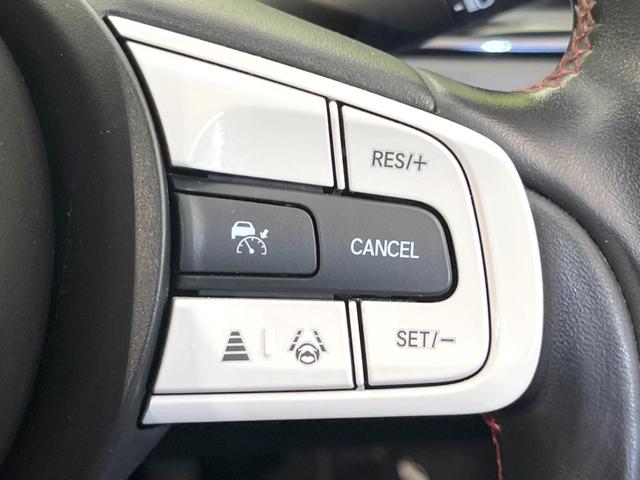 フィット ｅ：ＨＥＶホーム　２０周年特別仕様車　カーサ　衝突被害軽減システム　レーダークルーズ　ＬＥＤヘッド　ＥＴＣ２．０　純正１６インチアルミ　オートハイビーム　車線逸脱警報　コーナーセンサー　スマートキー　バックカメラ　オートライト　オートエアコン（6枚目）