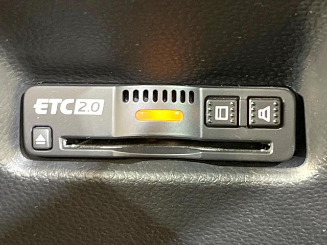 フィット ｅ：ＨＥＶホーム　２０周年特別仕様車　カーサ　衝突被害軽減システム　レーダークルーズ　ＬＥＤヘッド　ＥＴＣ２．０　純正１６インチアルミ　オートハイビーム　車線逸脱警報　コーナーセンサー　スマートキー　バックカメラ　オートライト　オートエアコン（8枚目）