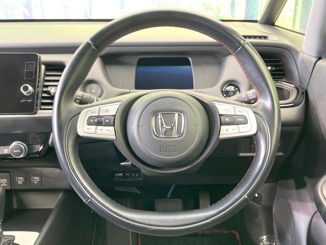 フィット ｅ：ＨＥＶホーム　２０周年特別仕様車　カーサ　衝突被害軽減システム　レーダークルーズ　ＬＥＤヘッド　ＥＴＣ２．０　純正１６インチアルミ　オートハイビーム　車線逸脱警報　コーナーセンサー　スマートキー　バックカメラ　オートライト　オートエアコン（12枚目）