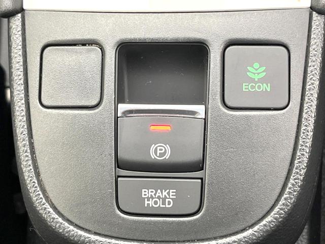 フィット ｅ：ＨＥＶホーム　２０周年特別仕様車　カーサ　衝突被害軽減システム　レーダークルーズ　ＬＥＤヘッド　ＥＴＣ２．０　純正１６インチアルミ　オートハイビーム　車線逸脱警報　コーナーセンサー　スマートキー　バックカメラ　オートライト　オートエアコン（44枚目）