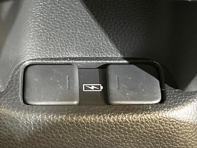 フィット ｅ：ＨＥＶホーム　２０周年特別仕様車　カーサ　衝突被害軽減システム　レーダークルーズ　ＬＥＤヘッド　ＥＴＣ２．０　純正１６インチアルミ　オートハイビーム　車線逸脱警報　コーナーセンサー　スマートキー　バックカメラ　オートライト　オートエアコン（51枚目）