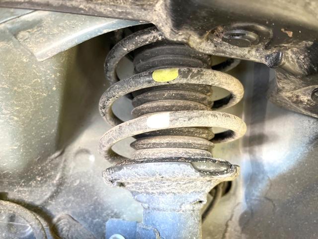 お車を安心してお乗りいただく為には、足回りの定期点検が欠かせません。サービスサポート（有償保証）では無料点検もご提供しており、安心のカーライフをお過ごしいただけるサポート体制が整っています。