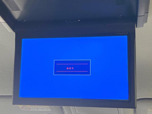 【フリップダウンモニター】大画面モニターで後席でもエンタメをお楽しみいただけます。小さなお子様にも大人気の装備です♪