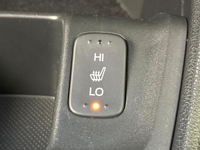 フィット シーズ　ファインスタイル　純正ナビ　バックカメラ　禁煙車　スマートキー　ＨＩＤヘッド　ビルトインＥＴＣ　オートライト　オートエアコン　Ｂｌｕｅｔｏｏｔｈ　ＣＤ　ＤＶＤ再生　フルセグＴＶ　純正革巻きステアリング（6枚目）