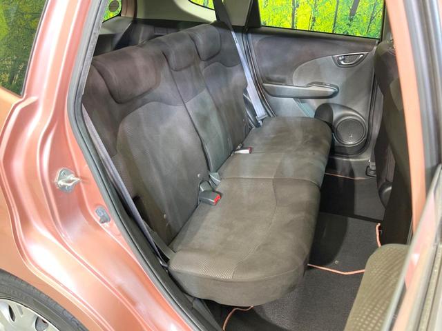 フィット シーズ　ファインスタイル　純正ナビ　バックカメラ　禁煙車　スマートキー　ＨＩＤヘッド　ビルトインＥＴＣ　オートライト　オートエアコン　Ｂｌｕｅｔｏｏｔｈ　ＣＤ　ＤＶＤ再生　フルセグＴＶ　純正革巻きステアリング（9枚目）