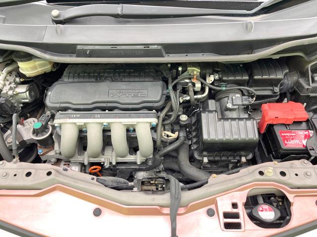 フィット シーズ　ファインスタイル　純正ナビ　バックカメラ　禁煙車　スマートキー　ＨＩＤヘッド　ビルトインＥＴＣ　オートライト　オートエアコン　Ｂｌｕｅｔｏｏｔｈ　ＣＤ　ＤＶＤ再生　フルセグＴＶ　純正革巻きステアリング（18枚目）