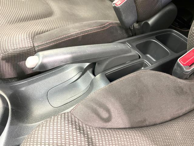 フィット シーズ　ファインスタイル　純正ナビ　バックカメラ　禁煙車　スマートキー　ＨＩＤヘッド　ビルトインＥＴＣ　オートライト　オートエアコン　Ｂｌｕｅｔｏｏｔｈ　ＣＤ　ＤＶＤ再生　フルセグＴＶ　純正革巻きステアリング（30枚目）