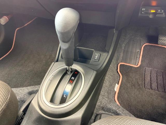 フィット シーズ　ファインスタイル　純正ナビ　バックカメラ　禁煙車　スマートキー　ＨＩＤヘッド　ビルトインＥＴＣ　オートライト　オートエアコン　Ｂｌｕｅｔｏｏｔｈ　ＣＤ　ＤＶＤ再生　フルセグＴＶ　純正革巻きステアリング（37枚目）