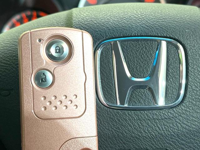 フィット シーズ　ファインスタイル　純正ナビ　バックカメラ　禁煙車　スマートキー　ＨＩＤヘッド　ビルトインＥＴＣ　オートライト　オートエアコン　Ｂｌｕｅｔｏｏｔｈ　ＣＤ　ＤＶＤ再生　フルセグＴＶ　純正革巻きステアリング（51枚目）