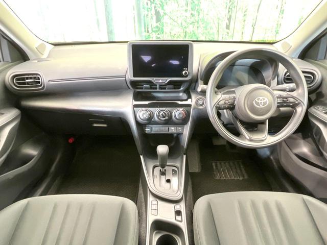 ヤリスクロス Ｘ　８型ディスプレイオーディオ　バックカメラ　衝突被害軽減システム　レーダークルーズ　禁煙車　コーナーセンサー　スマートキー　ビルトインＥＴＣ　オートハイビーム　Ｂｌｕｅｔｏｏｔｈ　フルセグ（2枚目）