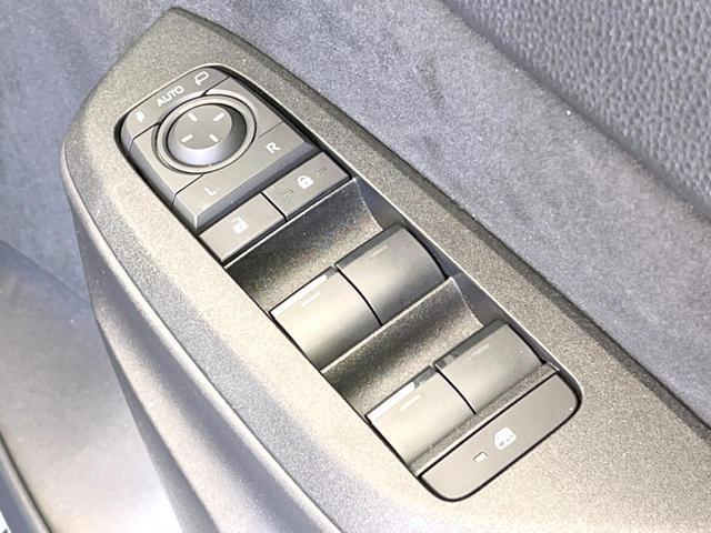 ヤリスクロス Ｘ　８型ディスプレイオーディオ　バックカメラ　衝突被害軽減システム　レーダークルーズ　禁煙車　コーナーセンサー　スマートキー　ビルトインＥＴＣ　オートハイビーム　Ｂｌｕｅｔｏｏｔｈ　フルセグ（40枚目）