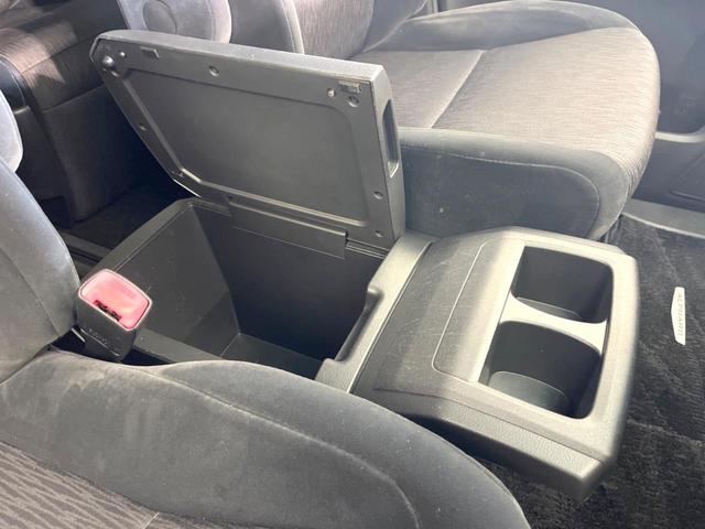 アルファード ２４０Ｓ　フルセグナビ　両側電動ドア　後席モニター　バックカメラ　衝突被害軽減システム　禁煙車　スマートキー　ＨＩＤヘッド　ビルトインＥＴＣ　純正１８インチアルミ　オートライト　デュアルエアコン（39枚目）