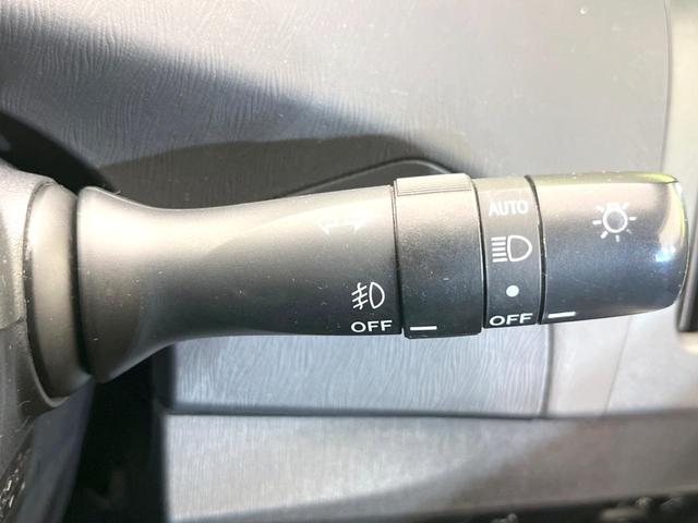 プリウス Ｓ　禁煙車　スマートキー　ＨＩＤヘッド　ＥＴＣ　オートライト　オートエアコン　Ｂｌｕｅｔｏｏｔｈ　ＣＤ　地デジ（6枚目）
