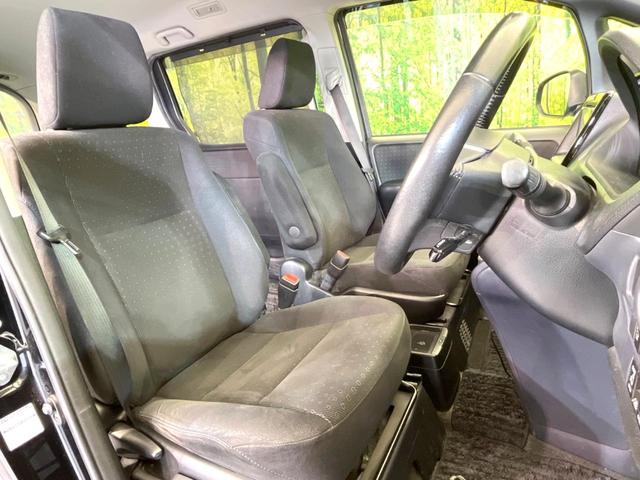 ヴォクシー ハイブリッドＶ　純正ナビ　バックカメラ　両側電動スライド　禁煙車　シートヒーター　ドラレコ　スマートキー　ＬＥＤヘッド　ＥＴＣ　純正１５インチＡＷ　オートライト　デュアルエアコン　リアエアコン　Ｂｌｕｅｔｏｏｔｈ再生（8枚目）