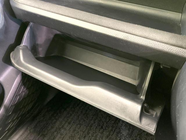 ヴォクシー ハイブリッドＶ　純正ナビ　バックカメラ　両側電動スライド　禁煙車　シートヒーター　ドラレコ　スマートキー　ＬＥＤヘッド　ＥＴＣ　純正１５インチＡＷ　オートライト　デュアルエアコン　リアエアコン　Ｂｌｕｅｔｏｏｔｈ再生（46枚目）