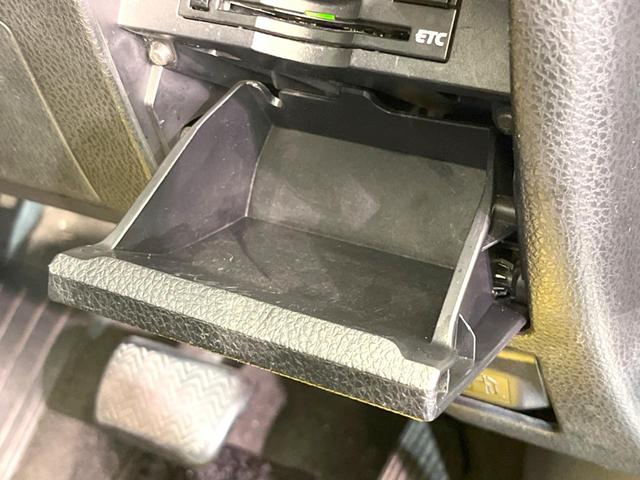 ヴォクシー ハイブリッドＶ　純正ナビ　バックカメラ　両側電動スライド　禁煙車　シートヒーター　ドラレコ　スマートキー　ＬＥＤヘッド　ＥＴＣ　純正１５インチＡＷ　オートライト　デュアルエアコン　リアエアコン　Ｂｌｕｅｔｏｏｔｈ再生（60枚目）