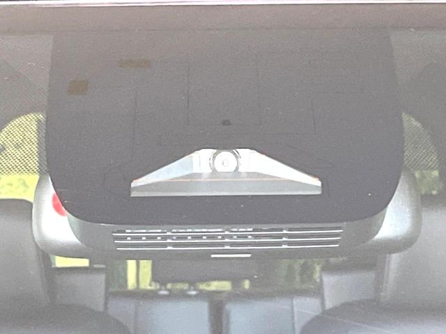 ヴォクシー Ｓ－Ｚ　両側電動ドア　バックカメラ　衝突被害軽減システム　レーダークルーズ　禁煙車　ハーフレザーシート　コーナーセンサー　スマートキー　ＬＥＤヘッド　ＥＴＣ２．０　純正１７インチアルミ　オートハイビーム（5枚目）