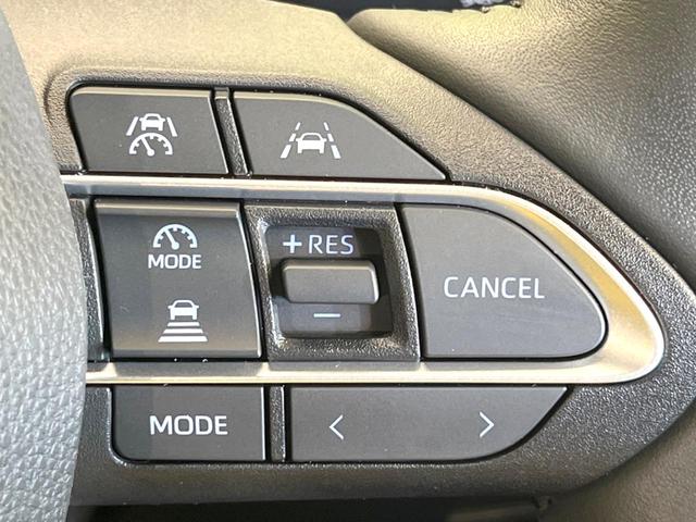 ヴォクシー Ｓ－Ｚ　両側電動ドア　バックカメラ　衝突被害軽減システム　レーダークルーズ　禁煙車　ハーフレザーシート　コーナーセンサー　スマートキー　ＬＥＤヘッド　ＥＴＣ２．０　純正１７インチアルミ　オートハイビーム（7枚目）