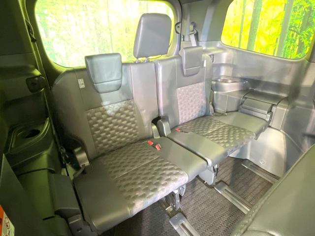 ヴォクシー Ｓ－Ｚ　両側電動ドア　バックカメラ　衝突被害軽減システム　レーダークルーズ　禁煙車　ハーフレザーシート　コーナーセンサー　スマートキー　ＬＥＤヘッド　ＥＴＣ２．０　純正１７インチアルミ　オートハイビーム（10枚目）